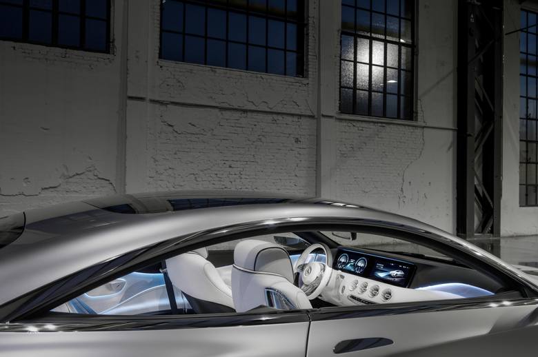 Zintegrowany system nawigacyjny Garmin w samochodzie mercedez-Benz Concept Fot: Garmin