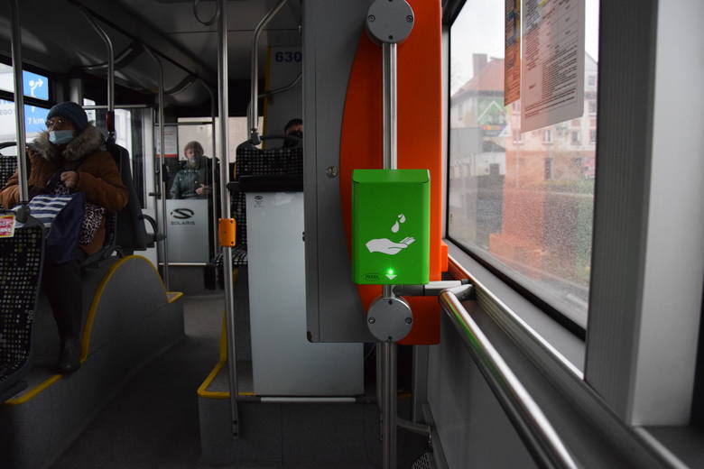 Dozowniki montowane są sukcesywnie we wszystkich autobusach i tramwajach.