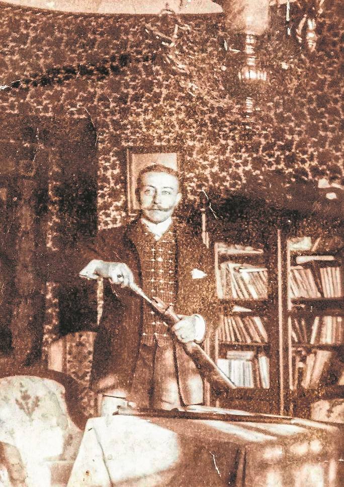 Władysław Mazaraki w pałacu w Kośkowie, rok 1910.