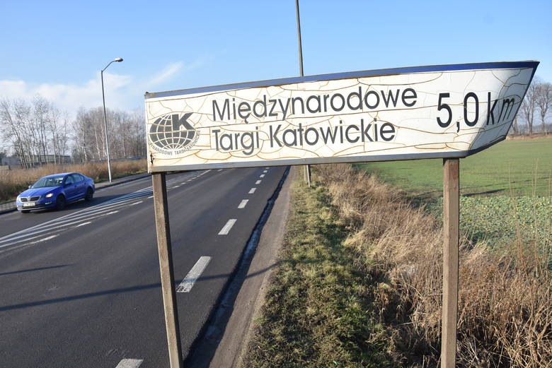 Znak postawiony przy DK 94 w Siemianowicach Śląskich, który doprowadził mnie na teren MTK