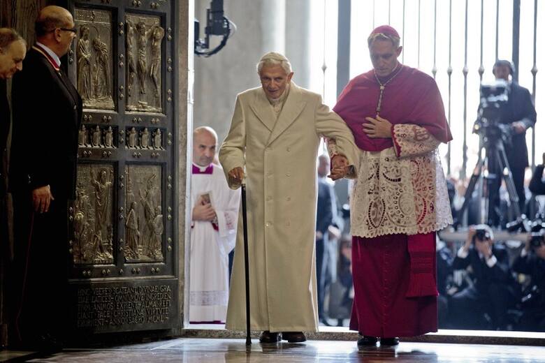 Po śmierci polskiego papieża Ratzinger przewodniczył uroczystościom pogrzebowym