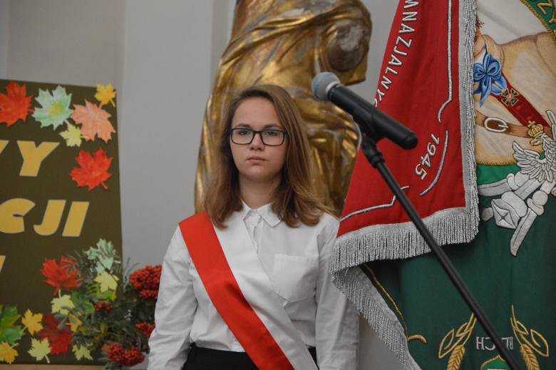 Władze powiatu łowickiego nagrodziły pracowników szkół. Kto dostał nagrody? [ZDJĘCIA]