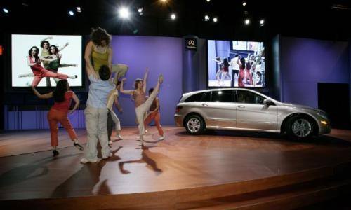 Fot. DaimlerChrysler:  Po tuszy modelek łatwo można rozpoznać, że światowa premiera Mercedesa-Benza klasy R odbyła się w USA.