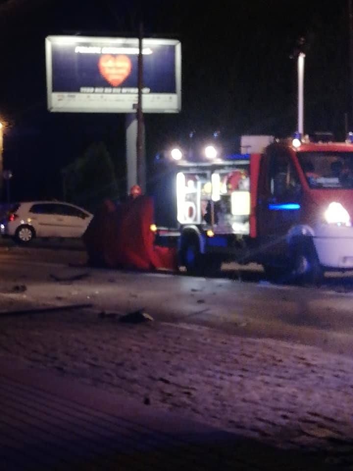 Poważny wypadek na Raciborskiej w Rybniku. Kierowca zbiegł.<br /> <br /> <br /> <br /> <br /> 