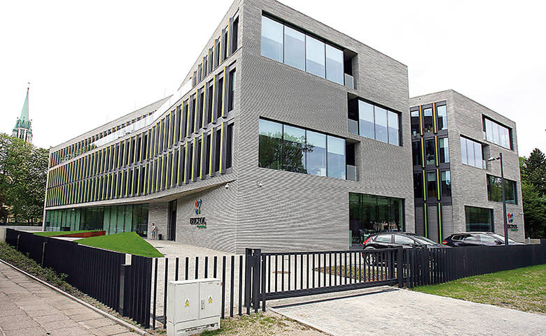 Ericpol erected a new, impressive office building on the former site of the derelict Olimpia swimming pool.