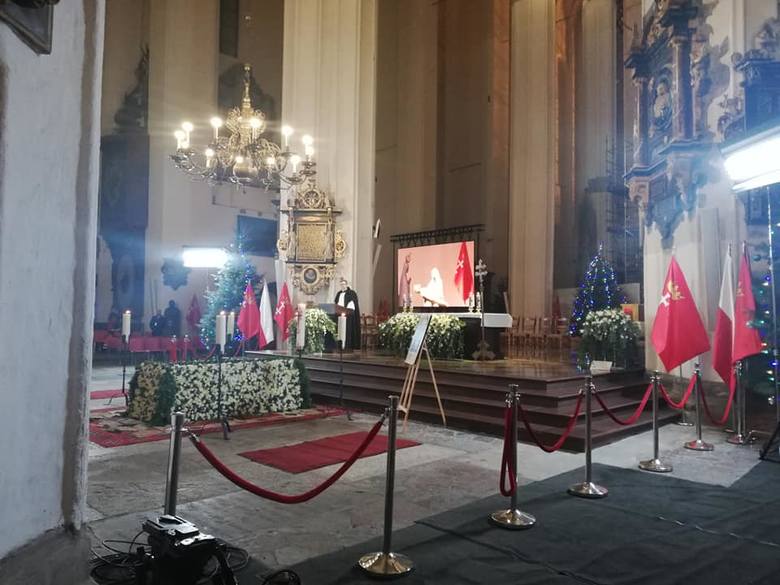 Bazylika Mariacka w oczekiwaniu na trumnę z ciałem Prezydenta Pawła Adamowicza
