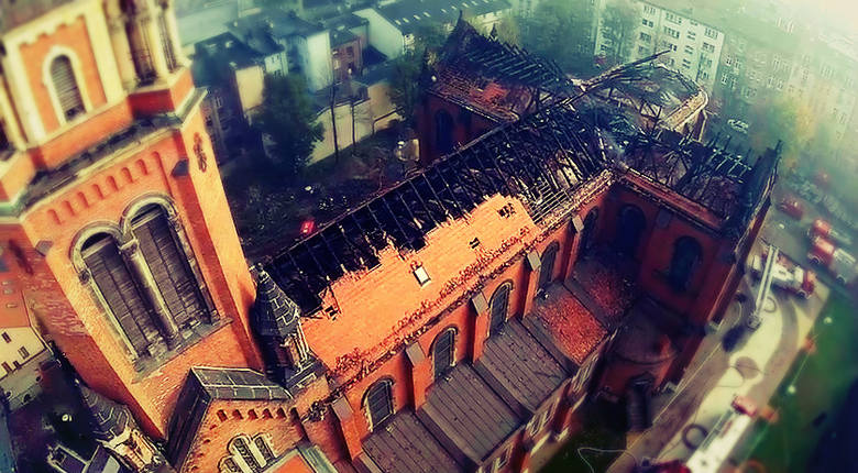 Pożar katedry w Sosnowcu [ZDJĘCIA I WIDEO Z DRONA] Widok wstrząsający