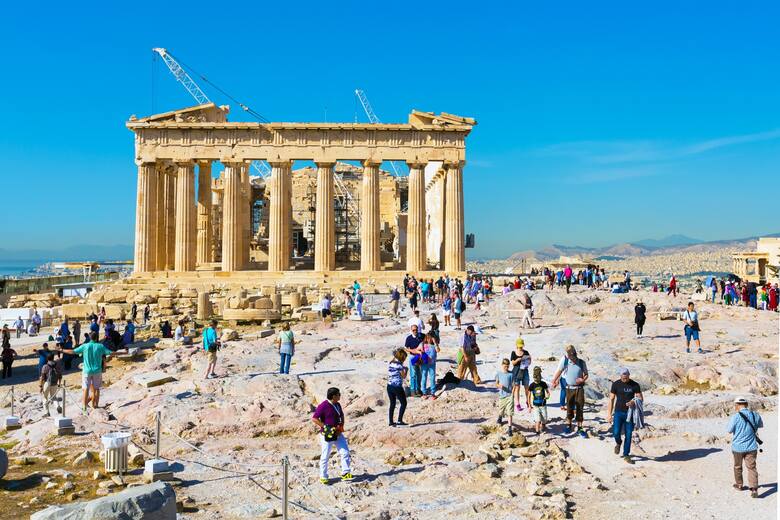 Wysoko w rankingu krajów chętnie odwiedzanych w wakacje 2022, ale też tych, które turyści planują odwiedzić w 2023 r., znalazła się Grecja.