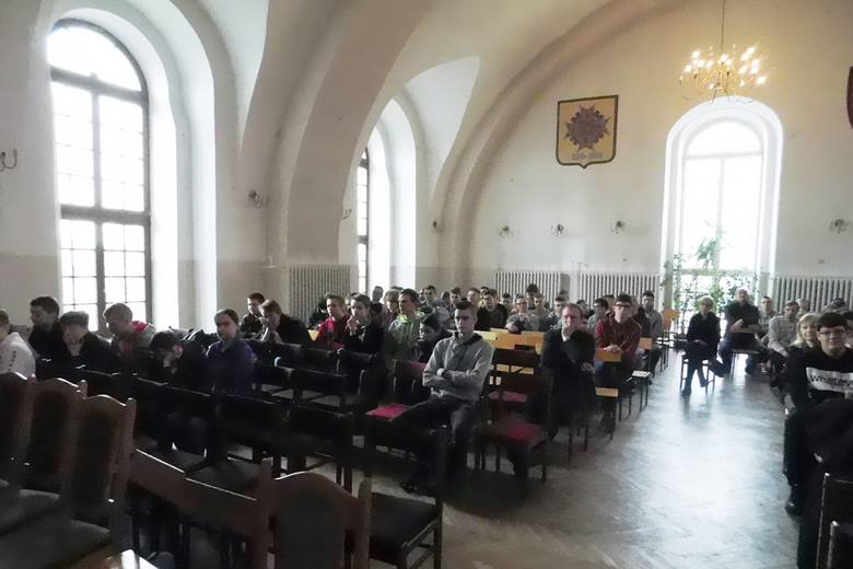 Uczniowie ZSP nr 1 w Łowiczu swoją wiedzą oddali hołd Irenie Sendlerowej [Zdjęcia]