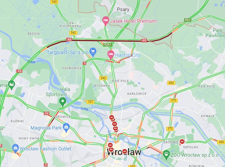 Wypadek aut ciężarowych na Autostradowej Obwodnicy Wrocławia. Na jezdnię wylał się klej 