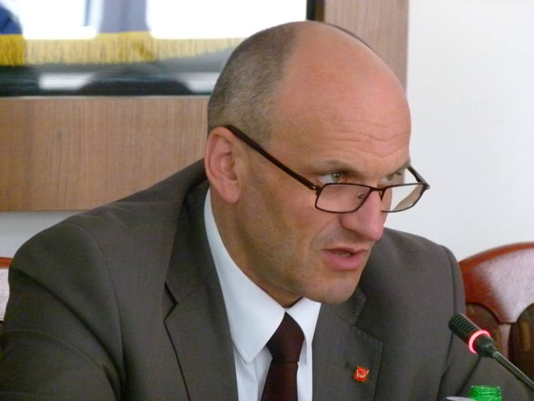 Wiceprezydent Radosław Stępień przez prawie 3 godziny odpowiadał na pytania radnych komisji.