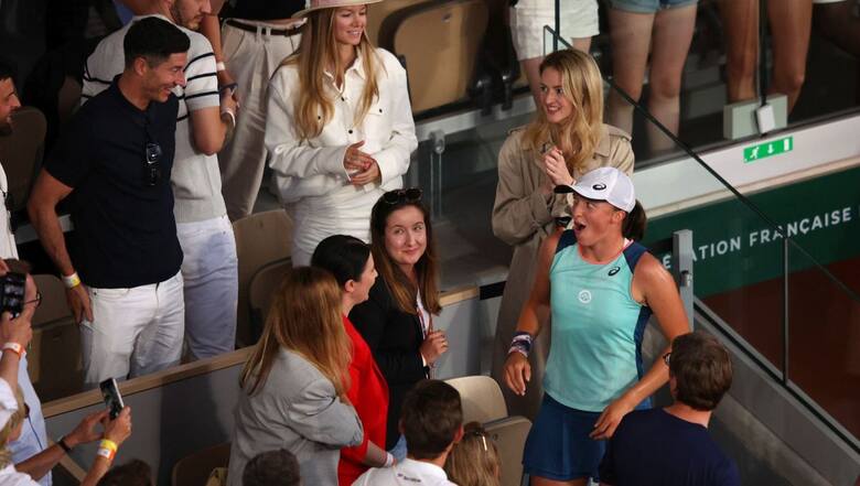 Iga Świątek wielce zdziwiona wizytą Roberta Lewandowskiego podczas finału French Open 2022 na kortach Rolanda Garrosa