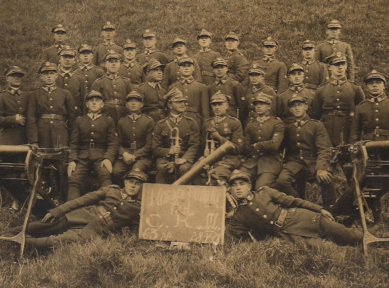 Kompania podoficerów C.K.M. 63. Toruńskiego Pułku Piechoty. Fotografia została wykonana w maju 1928 roku