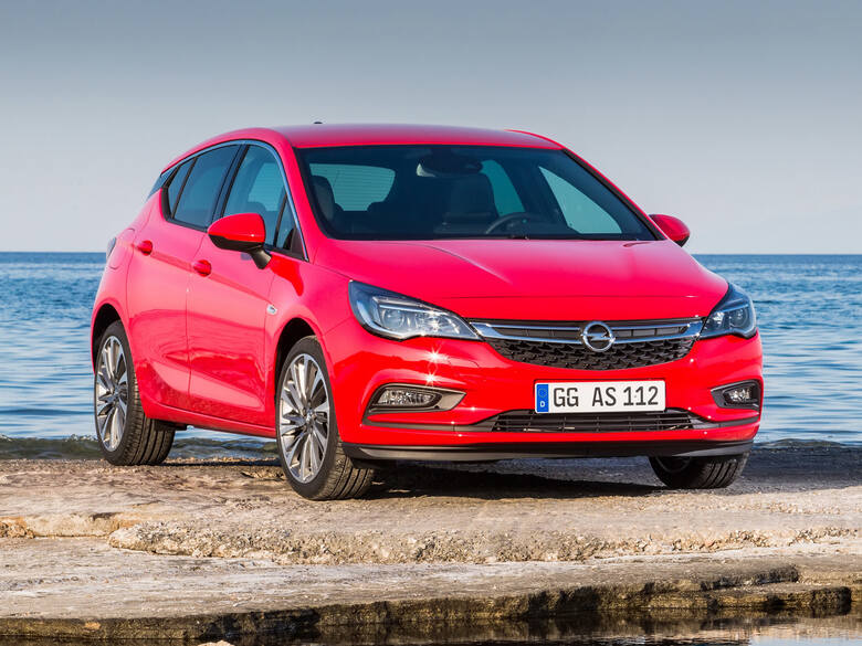 Nowy Opel Astra miał swoją światową premierę podczas salonu samochodowego we Frankfurcie we wrześniu. Po dwóch miesiącach od tego debiutu Astra jest