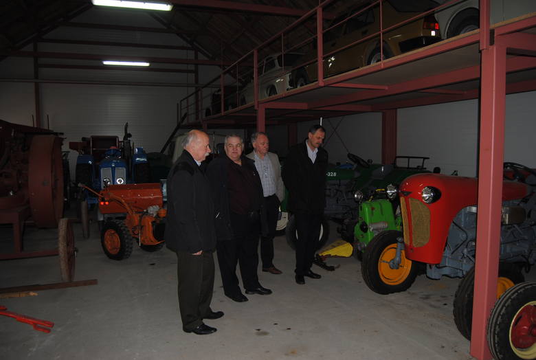 W spotkaniu uczestniczyli przedstawiciele olsztyńskiego uniwersytetu, stowarzyszenia Retro-Traktor oraz PTTK.