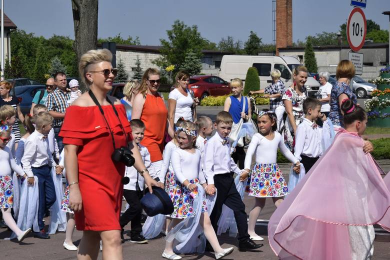 W niedzielę, 27 maja, gmina Maków po raz 20. bawiła się na Makowskiej Majówce. Impreza rozpoczęła się barwną paradą od Gimnazjum św. Wojciecha do amfiteatru. Później na mieszkańców gminy czekały już tylko atrakcje.