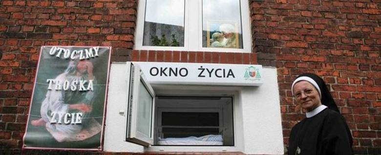 Okna życia w województwie śląskim: w niektórych znaleziono dzieci [MAPA]
