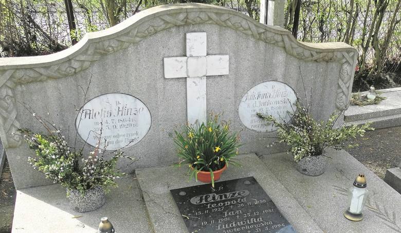 Jeden z najstarszych nagrobków na cmentarzu - rodziny Hinze, powstał w pracowni Jakuba Joba.