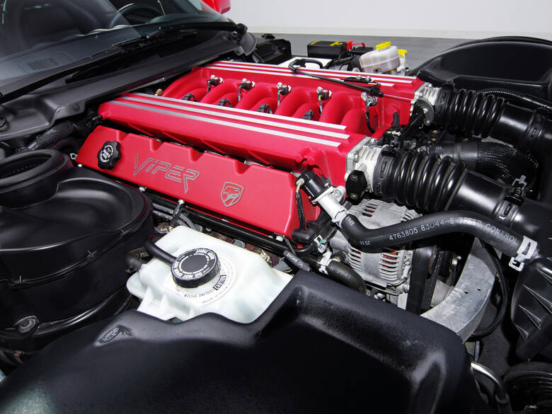 Dodge Viper Viper powstał w krótkim momencie na przełomie lat 80. i 90., gdy do Chryslera należało Lamborghini. Włosi pomogli opracować silnik. Bazą