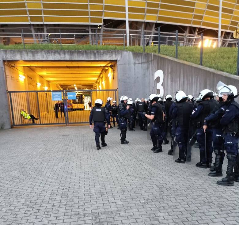 Cztery osoby trafiły do szpitala. Tyle samo zostało zatrzymanych. Co wydarzyło się na meczu Lechii Gdańsk z Akademiją Pandev?