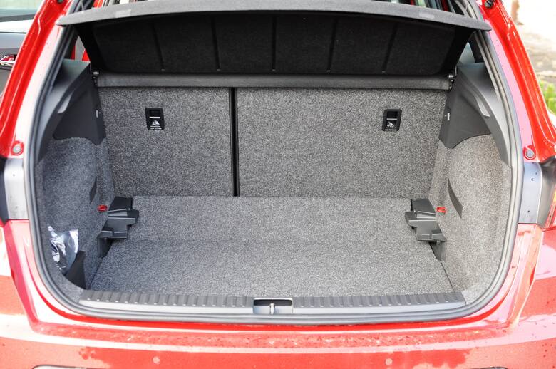Seat Ateca 1.0 TSI - testSeat na dobre wkracza do segmentu SUV. Po zaprezentowaniu kompaktowego modelu Ateca wprowadził na rynek mniejszą o rozmiar Aronę
