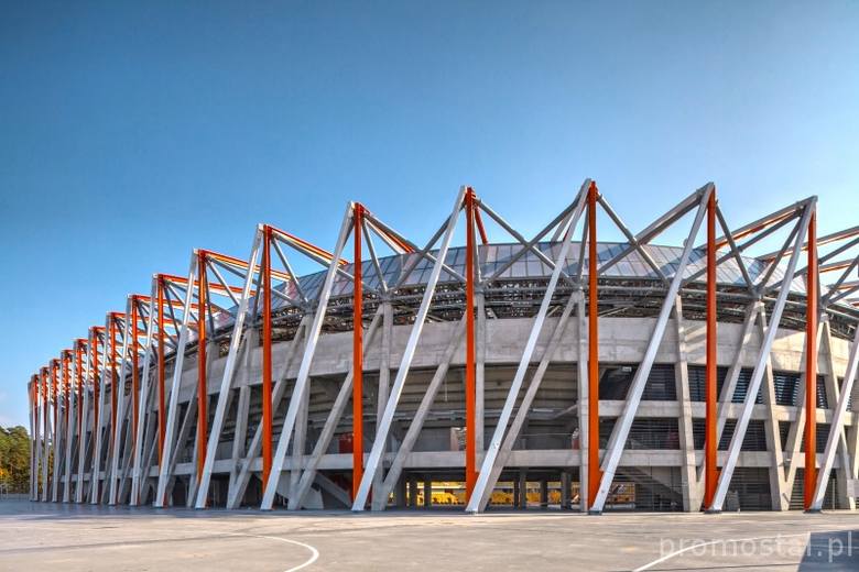 Dostawa i montaż konstrukcji stalowej na drugiej części dachu stadionu piłkarskiego w Białymstoku - ok. 3000 t