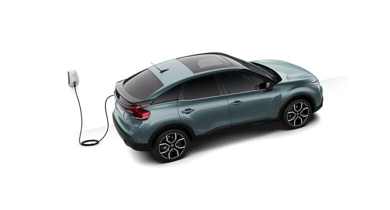 Citroën kontynuuje ofensywę elektryfikacyjną w 2020 r., od dziś skupiając uwagę na segmencie kompaktowych hatchbacków – publikując pierwsze zdjęcia nowego