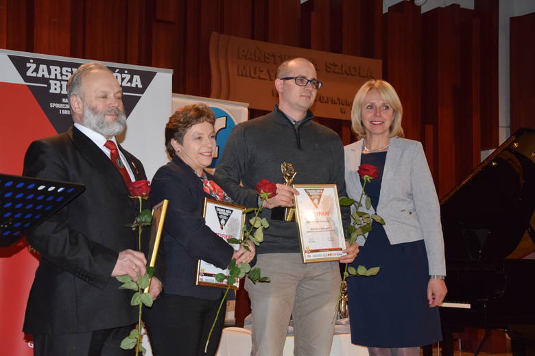 Łukasz Kowaliński odebrał nagrodę w imieniu prezesa firmy Apress Pawła Sinkiewicza