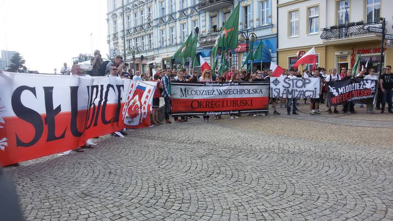 Marsz przeciw imigrantom w Słubicach [RELACJA LIVE]