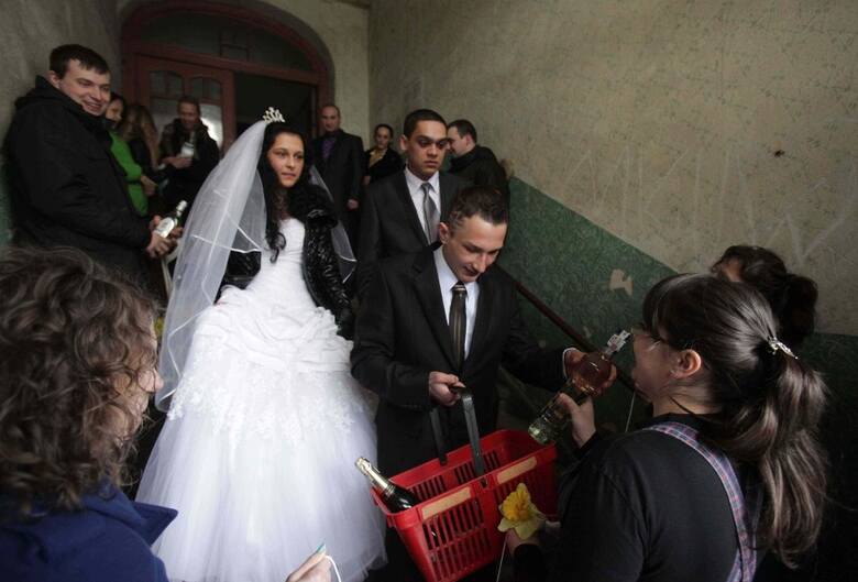 Romskie wesele - para młoda