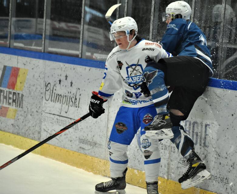 1 liga hokejowa: SMS Toruń - UKH Unia Oświęcim 3:8.