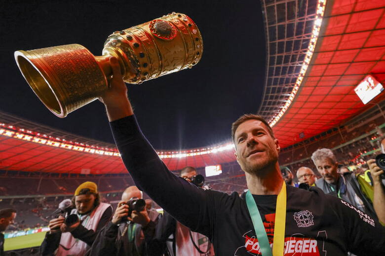 Xabi Alonso (trener Bayeru) świętuje wygranie Pucharu Niemiec