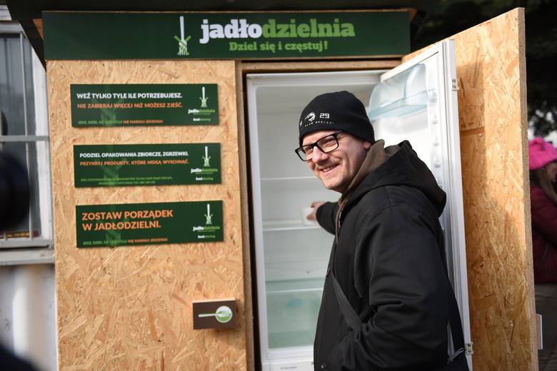 Nowa jadłodzielnia w Toruniu powstała na targowisku przy Szosie Chełmińskiej! "Przybyło głodnych i bezdomnych"