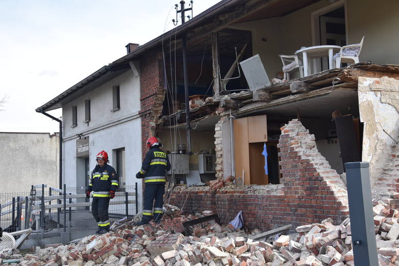 Wybuch gazu zburzył ścianę domu w Bełku. Ucierpiał 16-latek