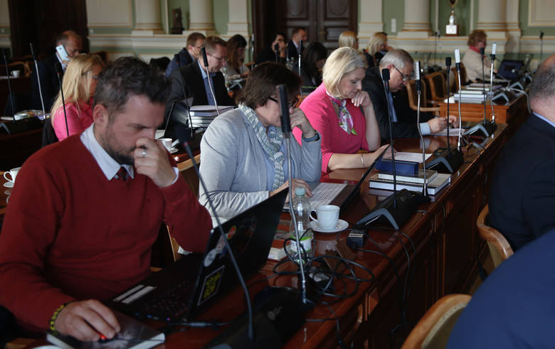 Ostatnia, robocza sesja Rady Miasta Gdańska tej kadencji. Radni nie wyrazili zgody na zwolnienie z pracy Łukasza Hamadyka [ zdjęcia]
