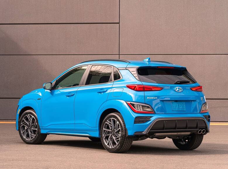 Hyundai Kona to w mojej opinii jeden z najciekawszych przedstawicieli crossoverów segmentu B. Są przeciętne odmiany z bazową jednostką benzynowa, ale