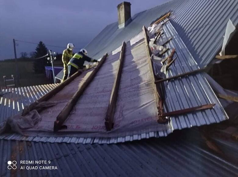 Wiatr zerwał dach budynku w Gogołowicach pod Miliczem