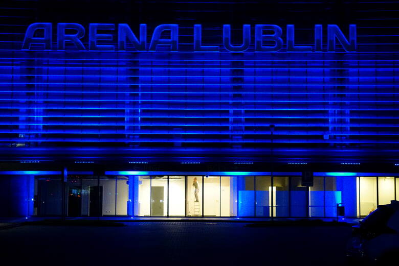 Arena Lublin rozbłysła niebieskim światłem w szczytnym celu [ZDJĘCIA]