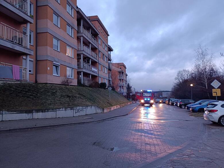 Pożar w mieszkaniu na ul. Świętokrzyskiej w Gdańsku. Ogień prawdopodobnie spowodowała farelka elektryczna