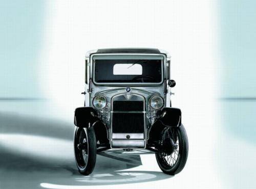 BMW 3/15 z 1928 r. zwany też Dixi to pierwszy model tego producenta. Ponieważ był autem licencyjnym, nie miał jeszcze charakterystycznych dla tej marki