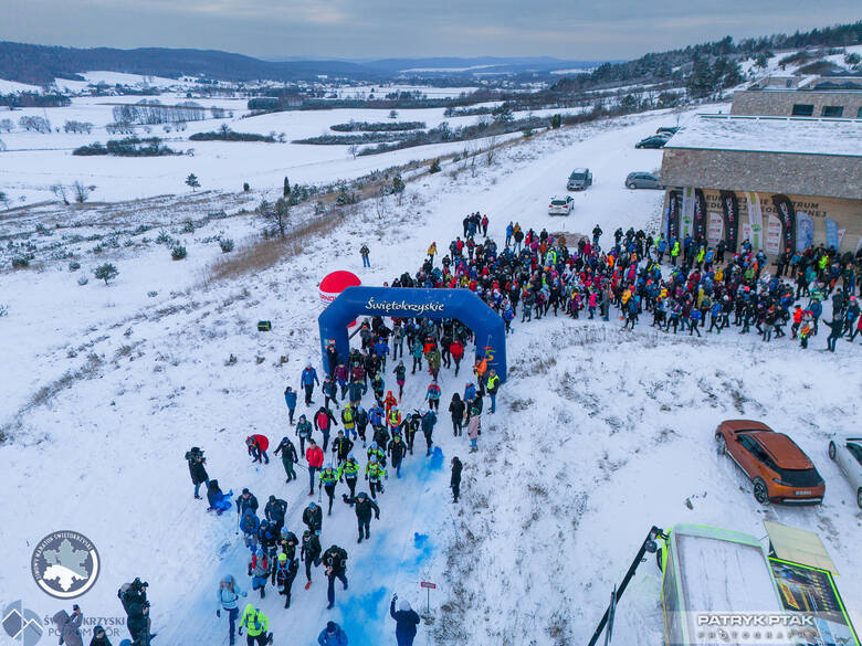 Malownicza, ale bardzo wymagająca trasa Zimowego Maratonu Świętokrzyskiego. Uczestnicy musieli pokonać 48 kilometrów. Zobacz zdjęcia