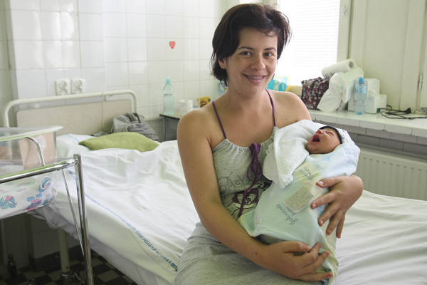     Anna Stajuda urodziła swoją córeczkę Alicję  na stojąco.