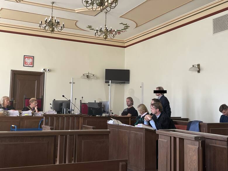 Oskarżeni na sali sądu okręgowego w Gdańsku