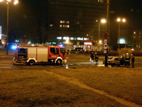Auto stanęło w płomieniach u zbiegu ulic Kilińskiego i POW.
