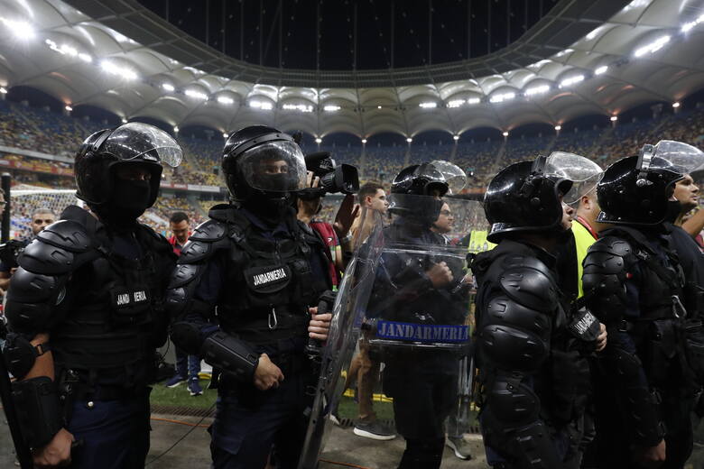 Oddziały żandarmerii rumuńskiej musiały zadbać o bezpieczeństwo sędziów oraz kosowskich piłkarzy
