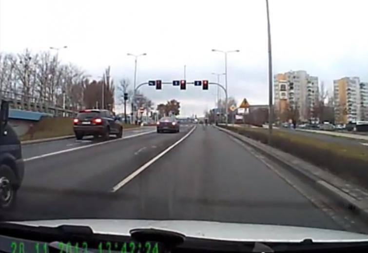 Kierowca Audi Q7 doprowadził do bardzo niebezpiecznej sytuacji