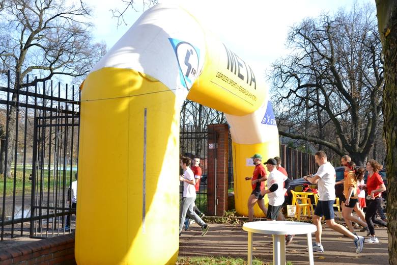 Bieg Niepodległości w Bytomiu: 11 listopada biegli w parku miejskim [ZDJĘCIA]