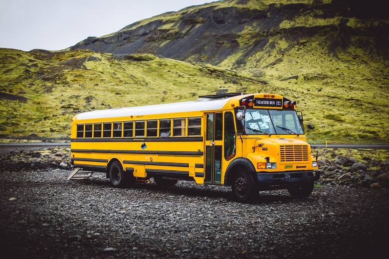 Szkolny autobus w Islandii.