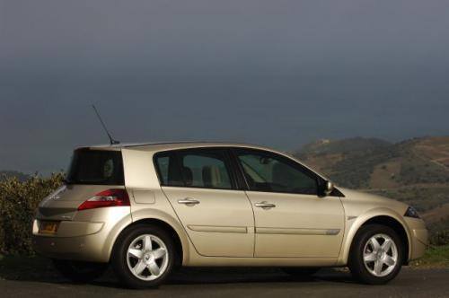 Fot. Renault: Jednostka napędowa Renault o pojemności 1,6 l jest mniej oszczędna od silnika Golfa.