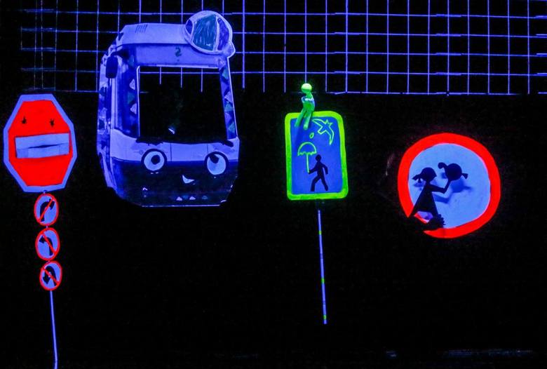 „Tramwaj” w Teatrze Miniatura. Czego boją się kutry, latarnia uliczna i Tebi